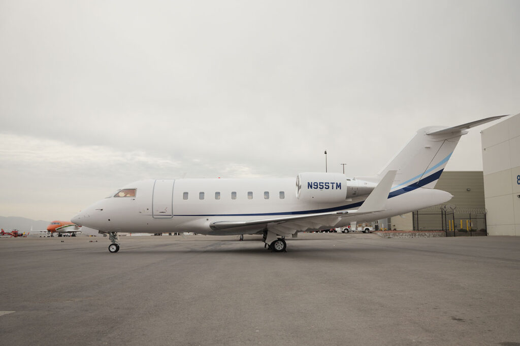 N955TM Challenger 605 exterior - Cirrus Aviation