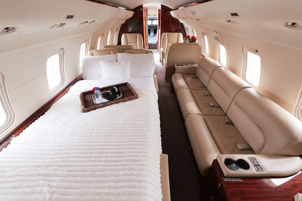N955TM Challenger 605 interior bed - Cirrus Aviation